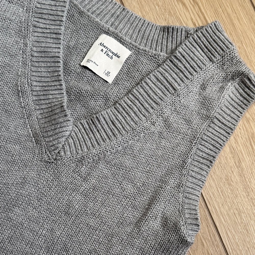 Y2K Abercrombie & Fitch Gray Knit Sweater Vest size XS|Preppy lagenlook logo